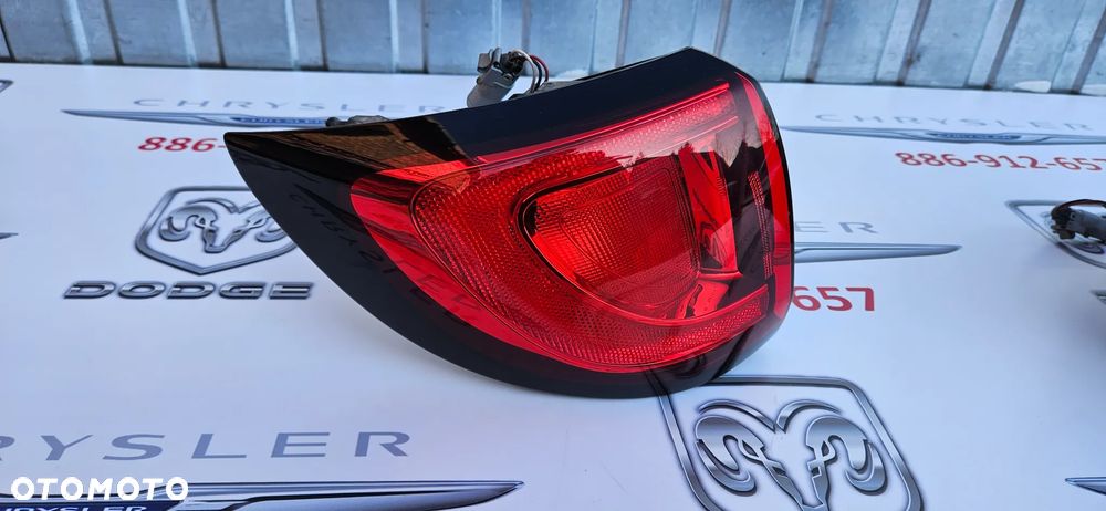 Chrysler Pacifica 2016- Lampa tył prawy Lampa tylna prawa P68229028AA Lampa tył lewy Lampa tylna lewa P68229029AA IDEALNE Żarówki W21/5W ZWYKŁE LAMPY - 4