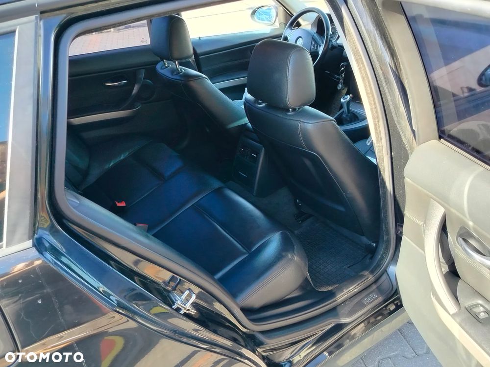 BMW Seria 3 318d DPF - 12