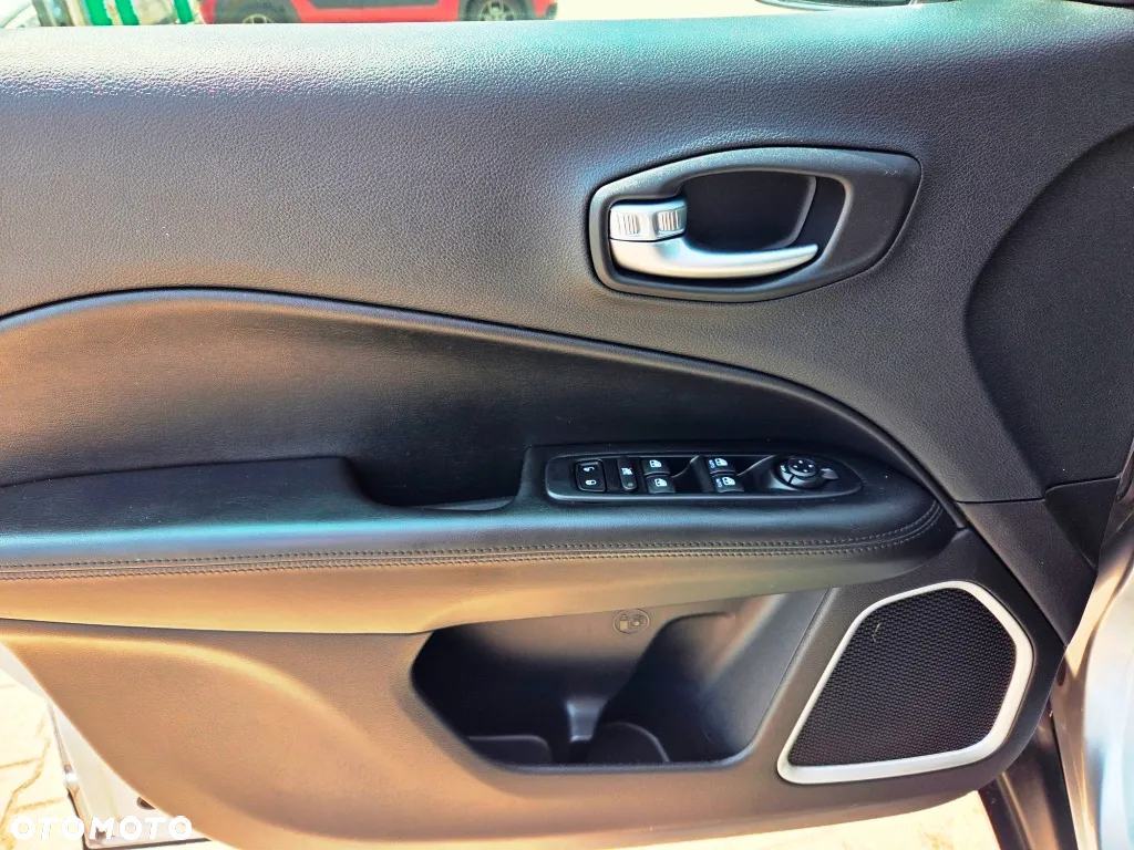 Jeep Compass 1.4 MultiAir Longitude - 24