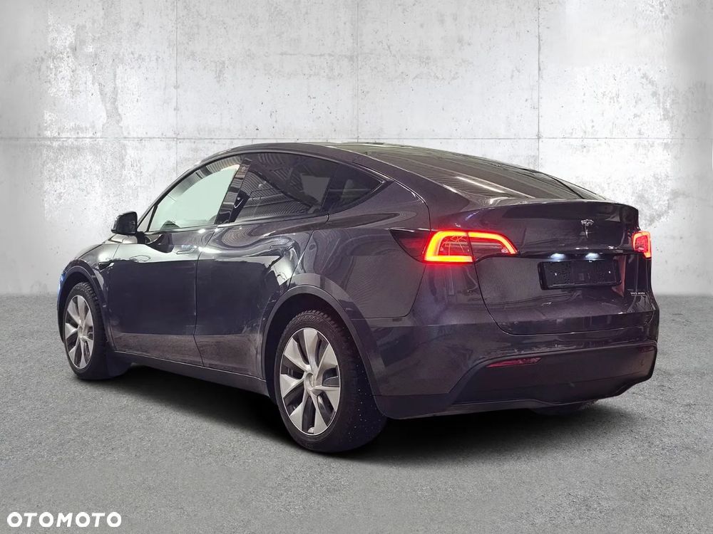 Tesla Model Y Long Range AWD - 3