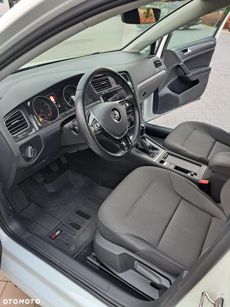 Volkswagen Golf - 10