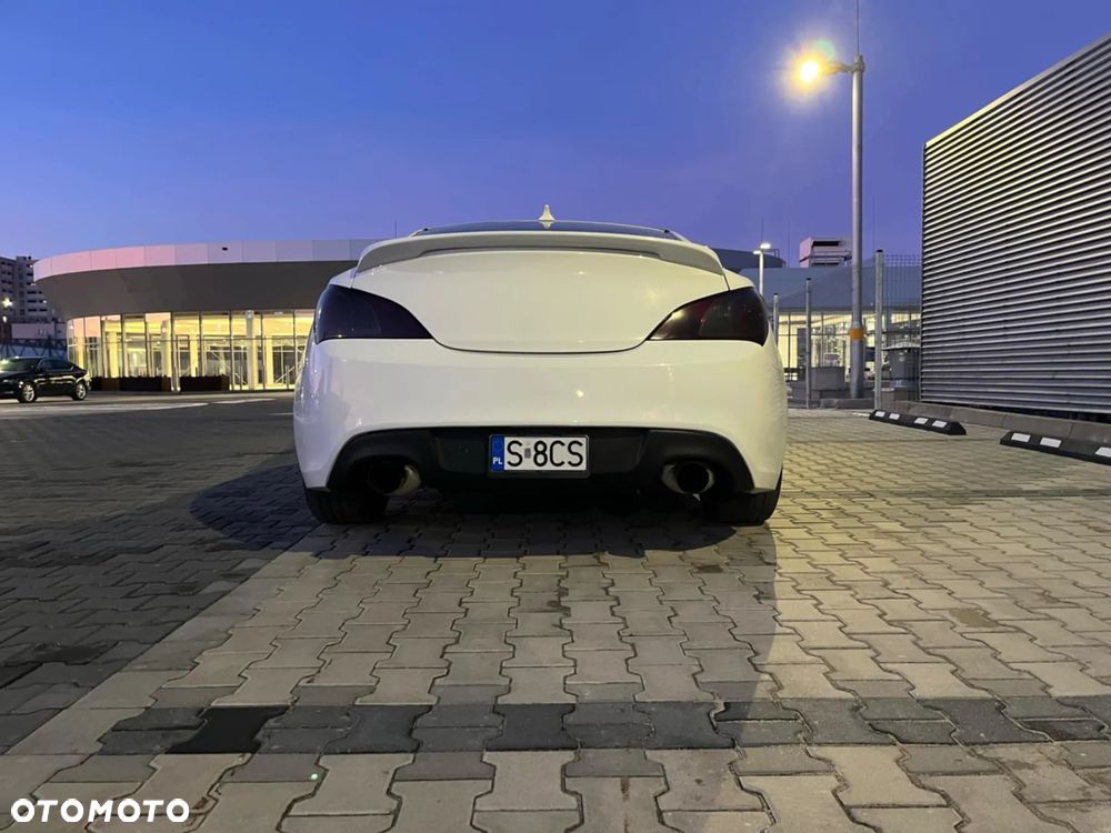 Hyundai Genesis Coupe 3.8 V6 - 6
