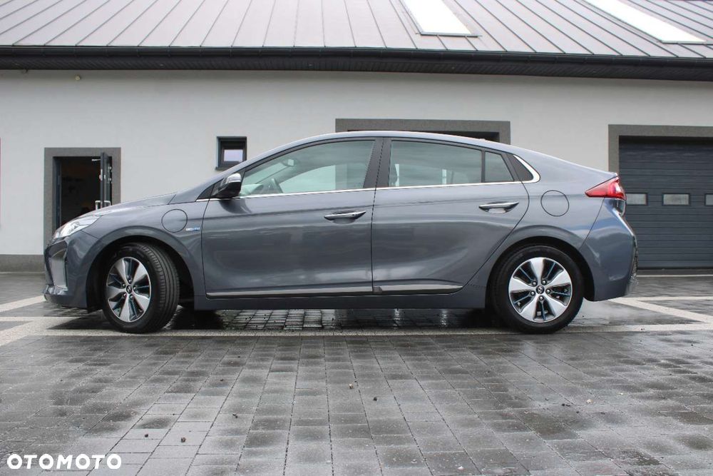 Hyundai IONIQ - 3
