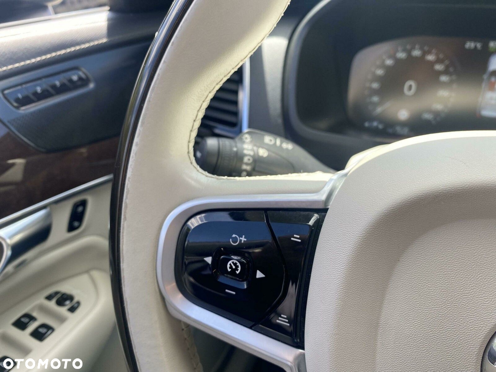 Volvo XC 90 - 23