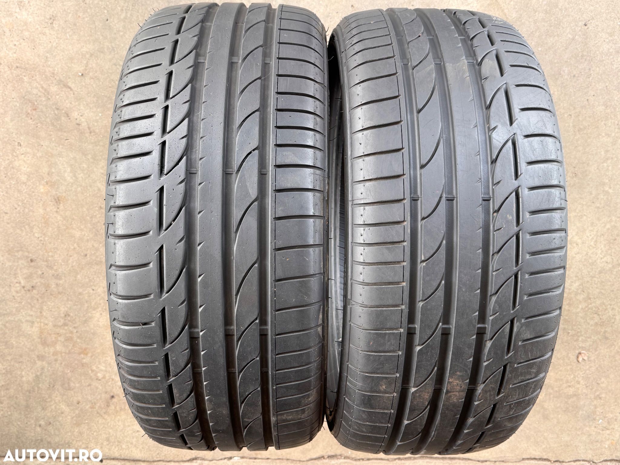 Vând 2 anvelope 235/40/19 bridgestone de vară ca noi - 1