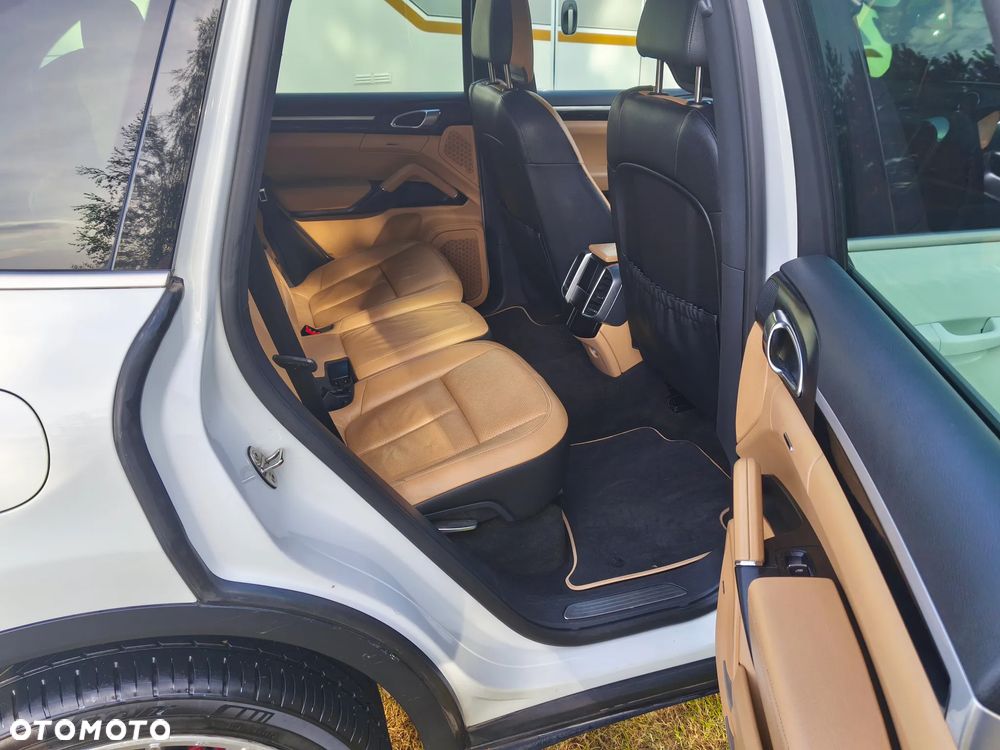 Porsche Cayenne Platinum Edition - 9