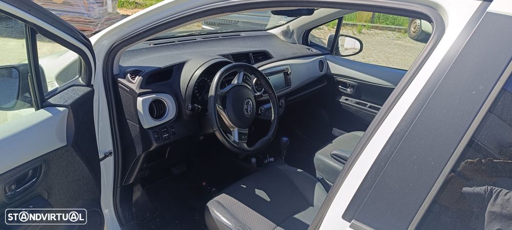 Toyota Yaris ver-1-5-hsd-comfort - 9