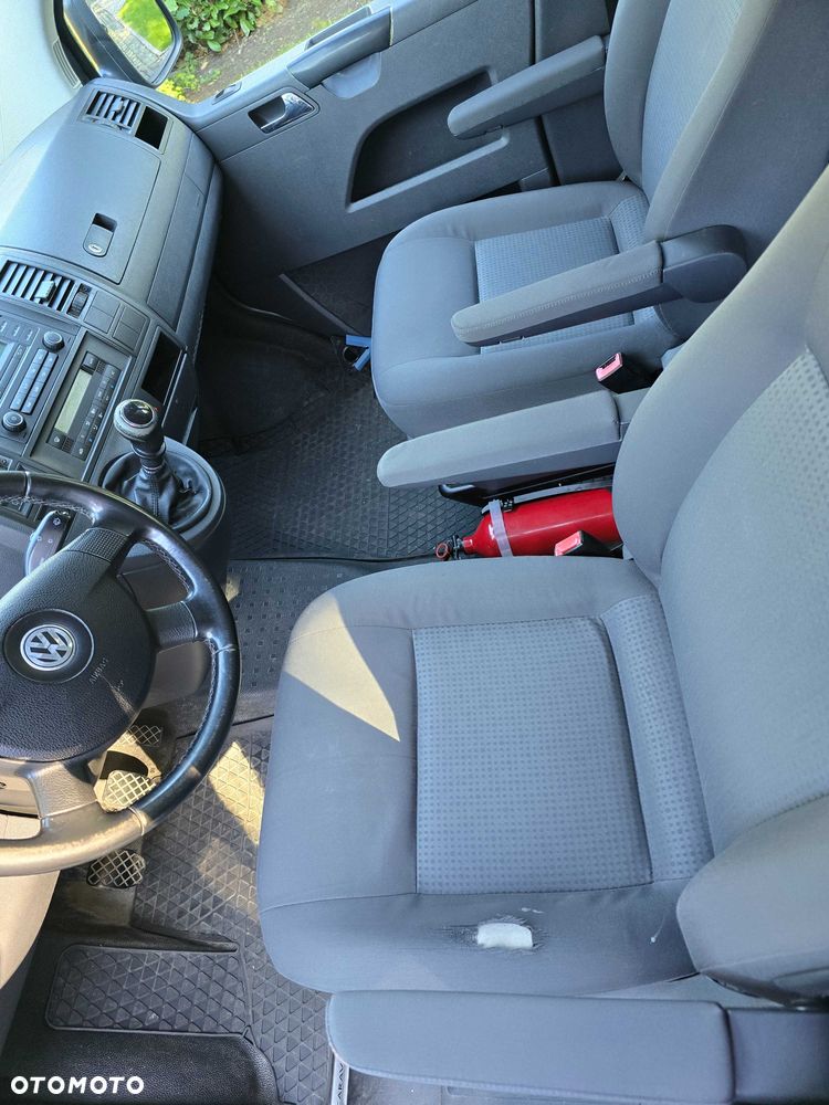 Volkswagen Caravelle - 7