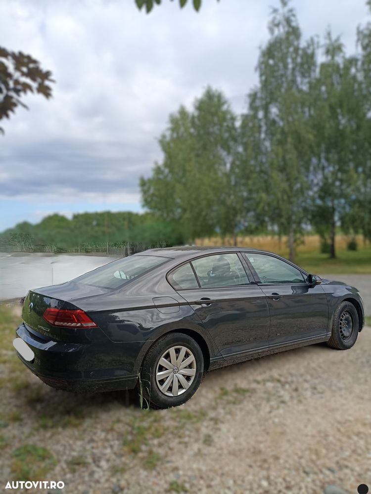 Volkswagen Passat - 1