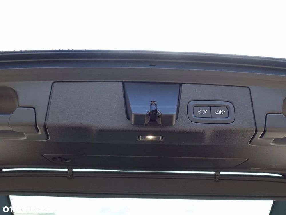 Volvo XC 60 T8 AWD Plug-in Hybrid Plus Black Edition - 12