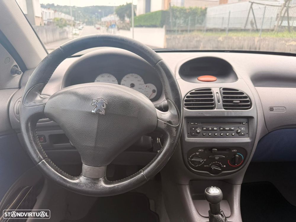 Peugeot 206 1.1 Color Line - 9