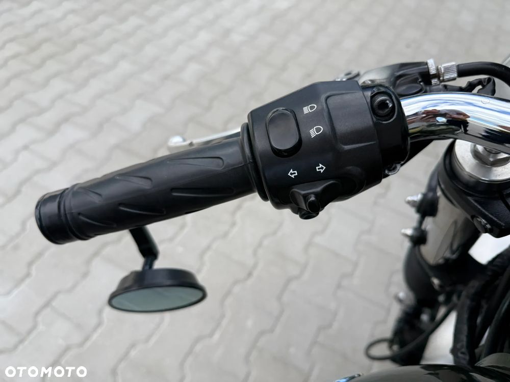 Triumph Thruxton - 11