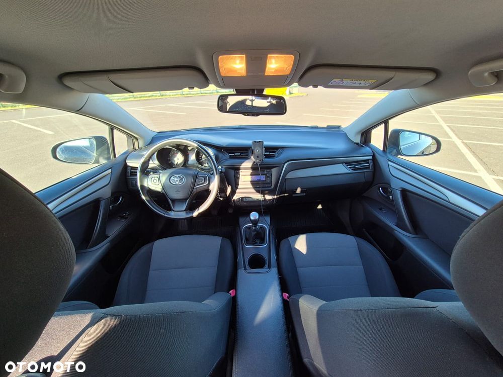 Toyota Avensis 1.6 Active - 13