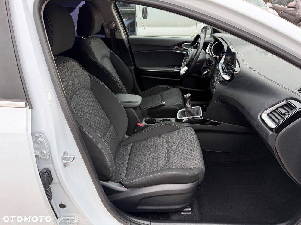 Kia Ceed 1.4 T-GDI OPF Vision - 30