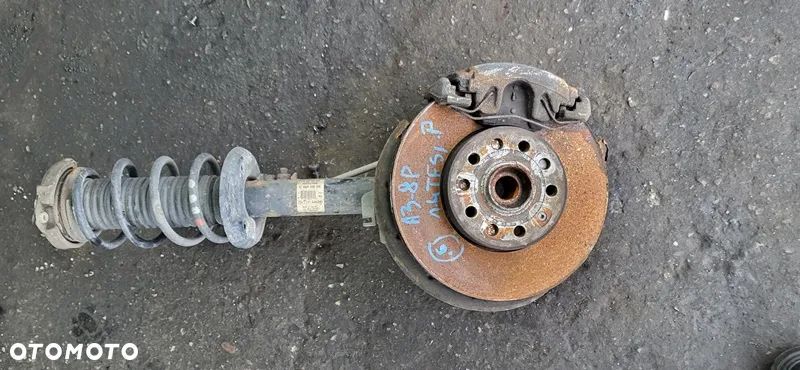 AUDI A3 8P 1.4 TSI 09r ZWROTNICA AMORTYZATOR MCPERSON PRAWY PRZÓD - 1