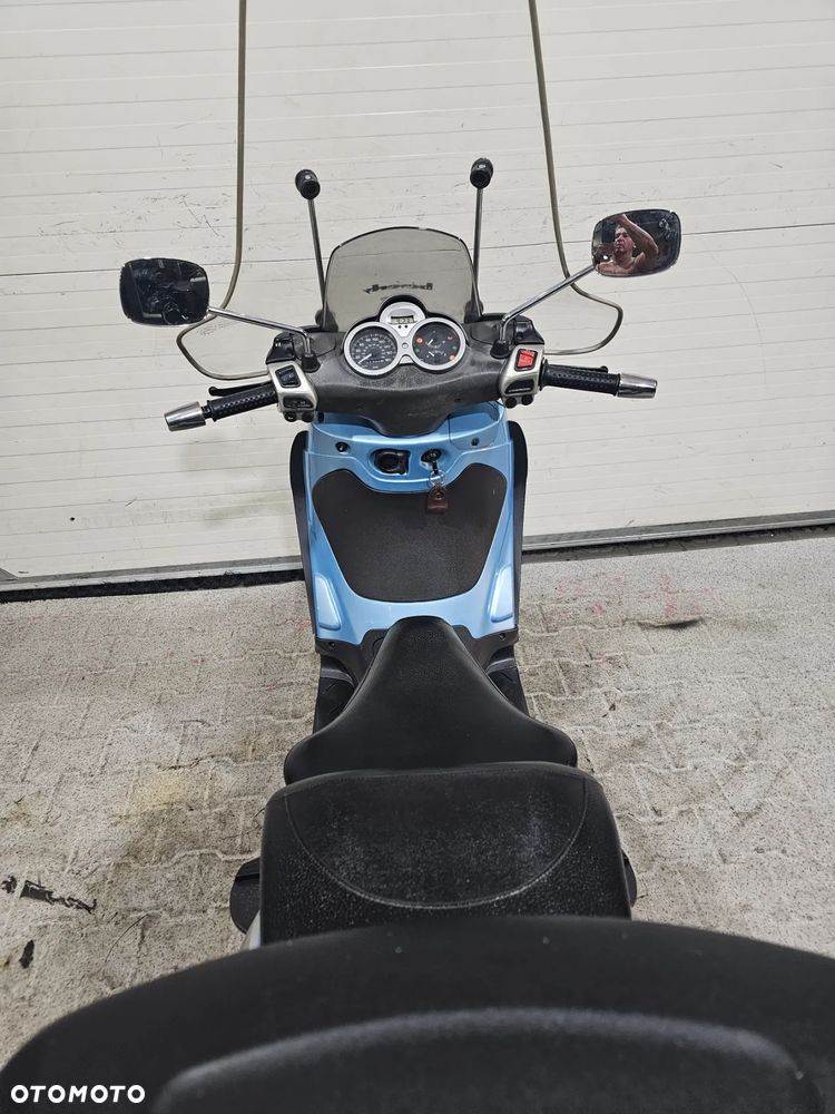 Piaggio Beverly - 32