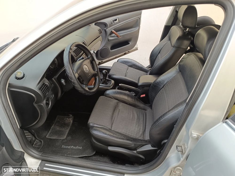 VW Passat 1.9 TDi Highline - 8