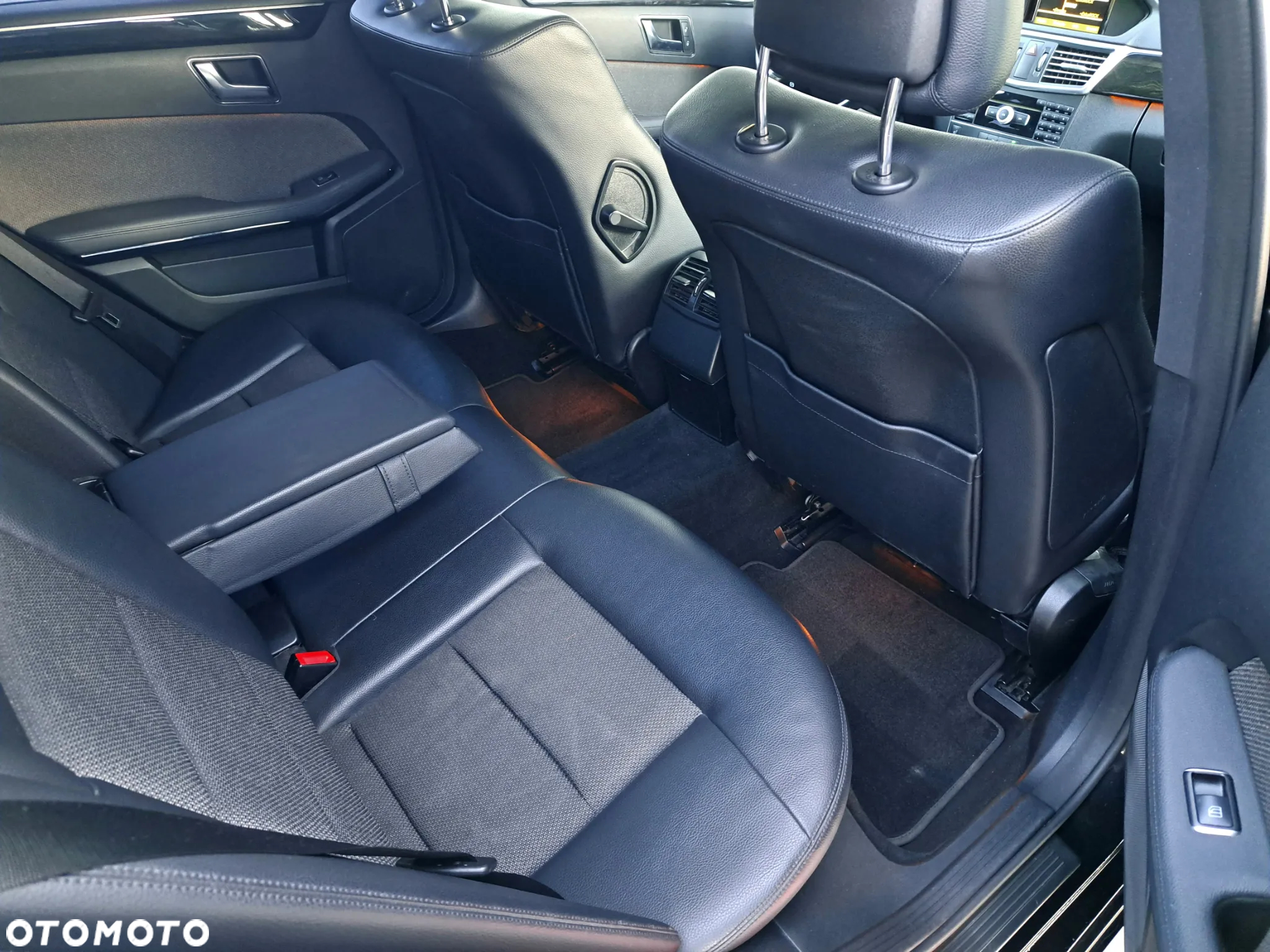 Mercedes-Benz Klasa E 200 CGI BlueEffICIENCY Avantgarde - 14
