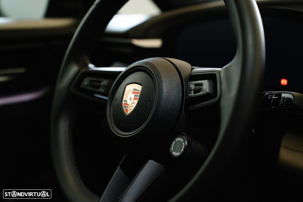 Porsche Macan Electric - 16