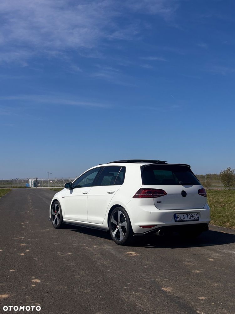 Volkswagen Golf - 8