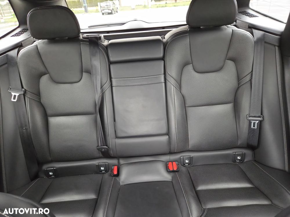 Volvo XC 60 D4 AWD Geartronic RDesign - 16