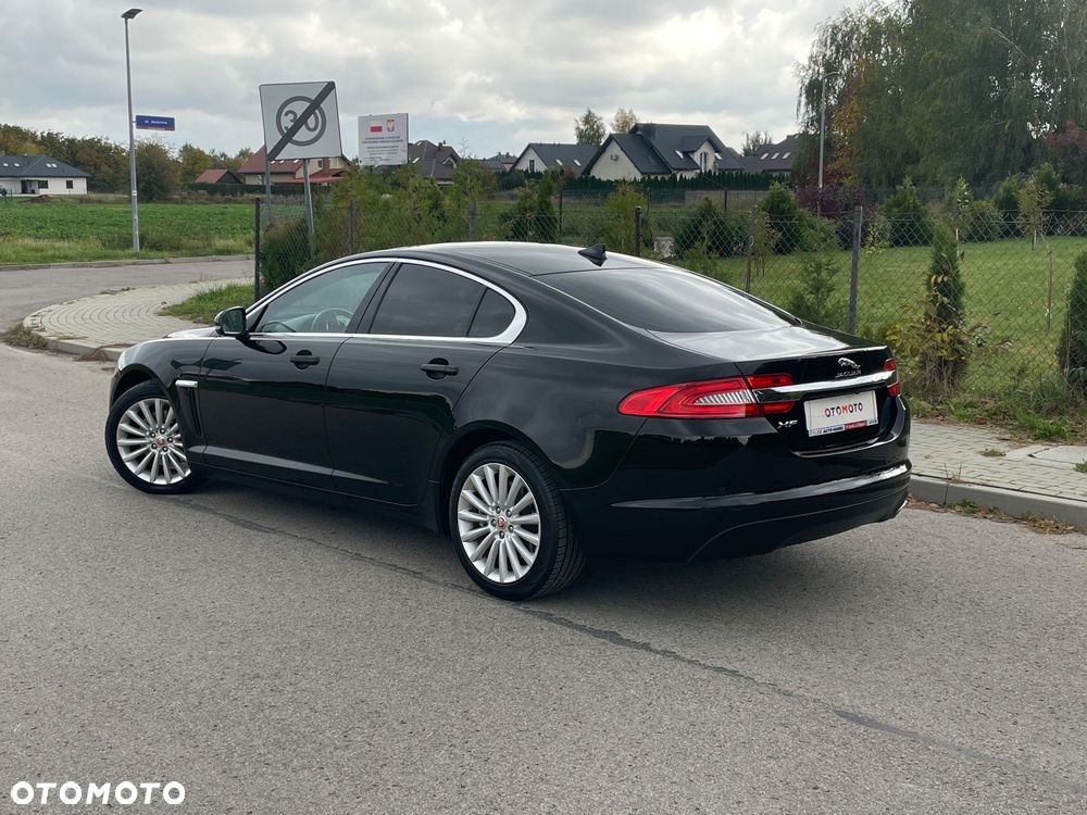 Jaguar XF 2.2 D Premium Luxury - 22