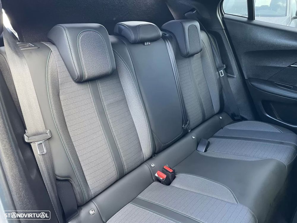 Peugeot 2008 1.2 PureTech Allure - 16