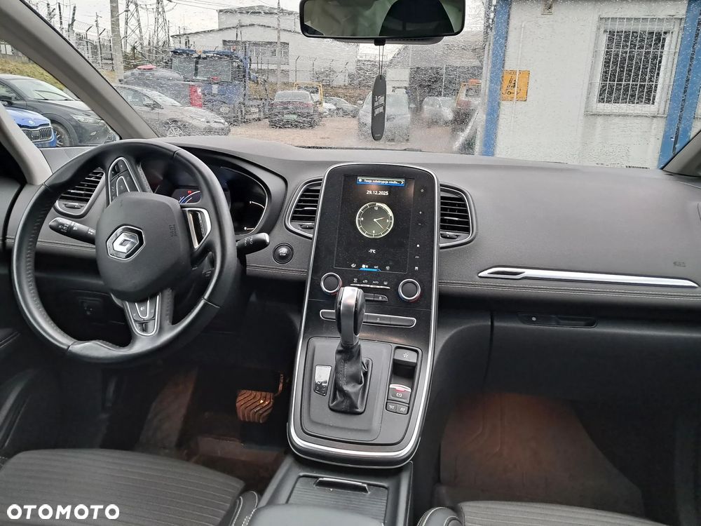 Renault Grand Scenic - 11
