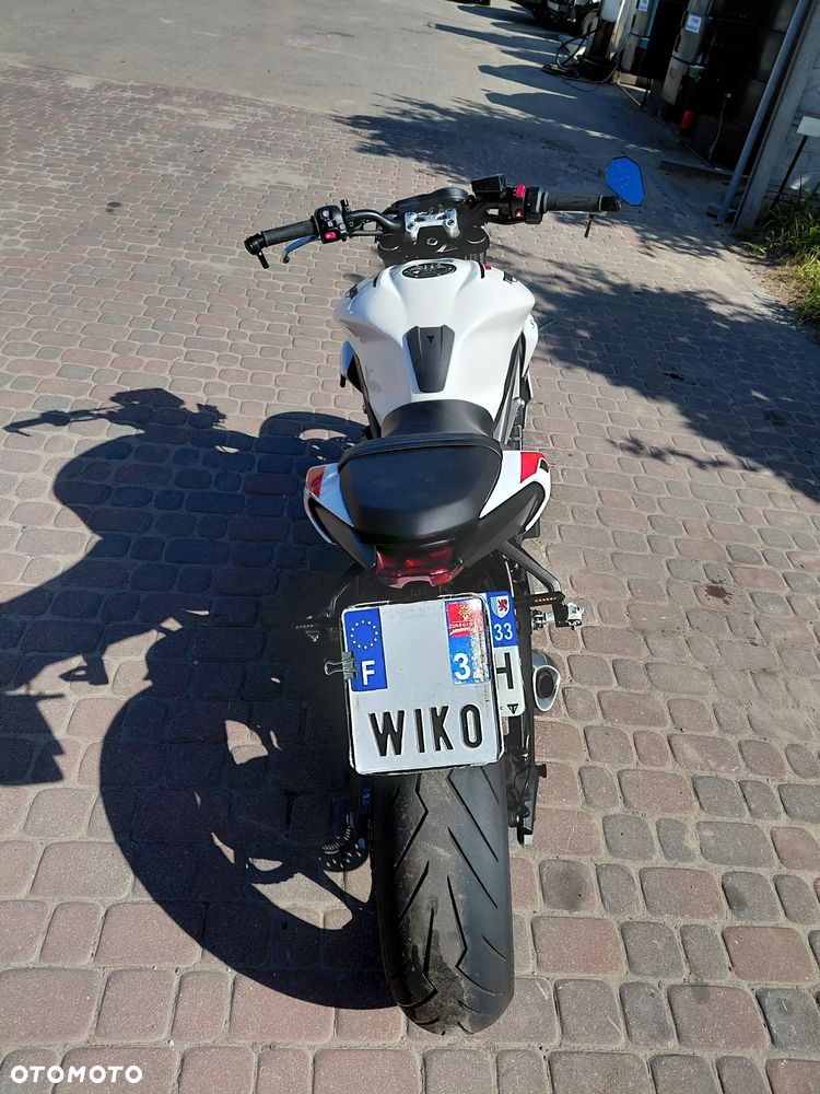 Triumph Street Triple - 4
