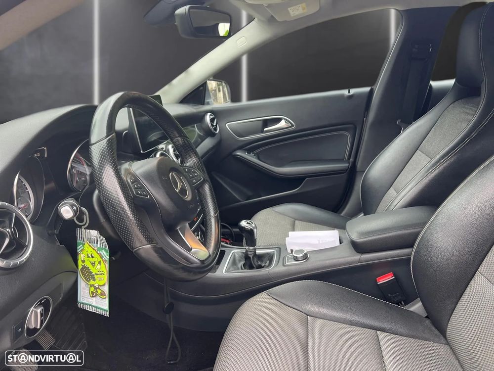 Mercedes-Benz CLA 180 - 9