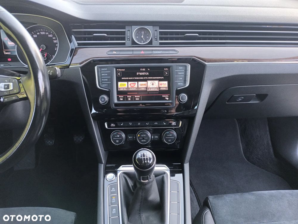 Volkswagen Passat 1.8 TSI BMT Highline - 25