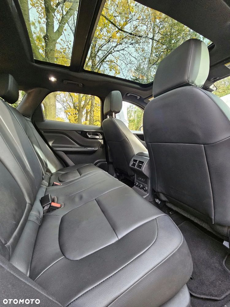Jaguar F-Pace - 8