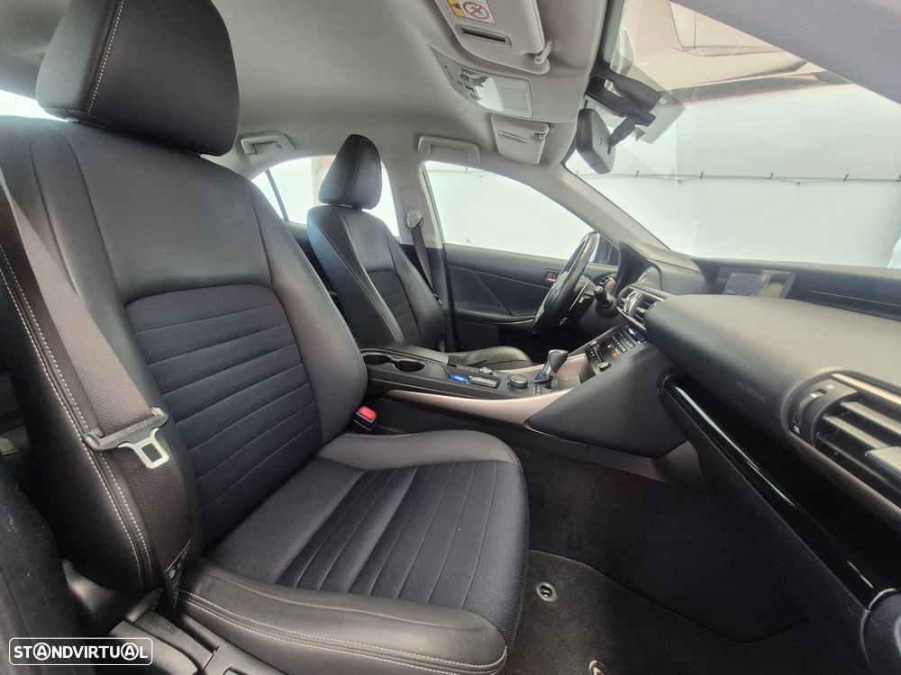 Lexus IS 300H Sport Edition - 22
