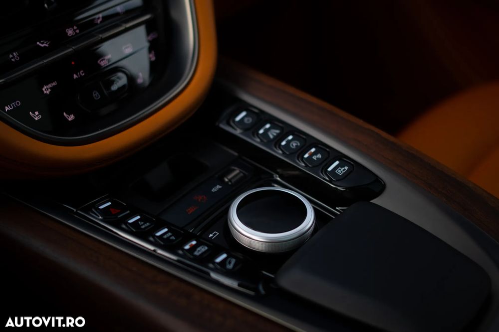 Aston Martin DBX - 19