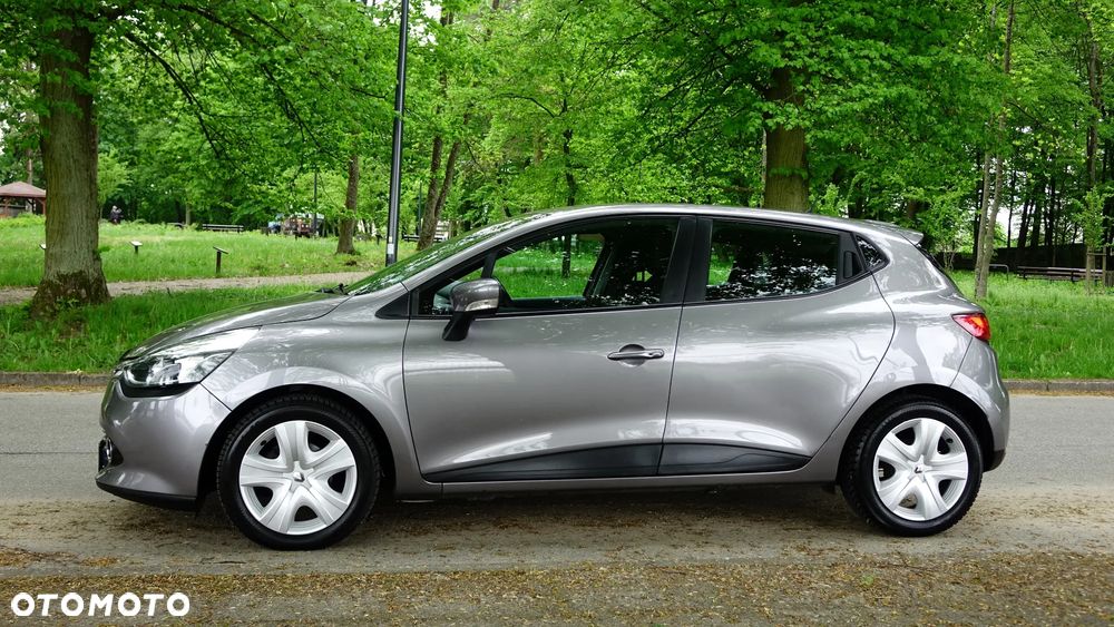 Renault Clio 1.2 16V 75 LIMITED - 26