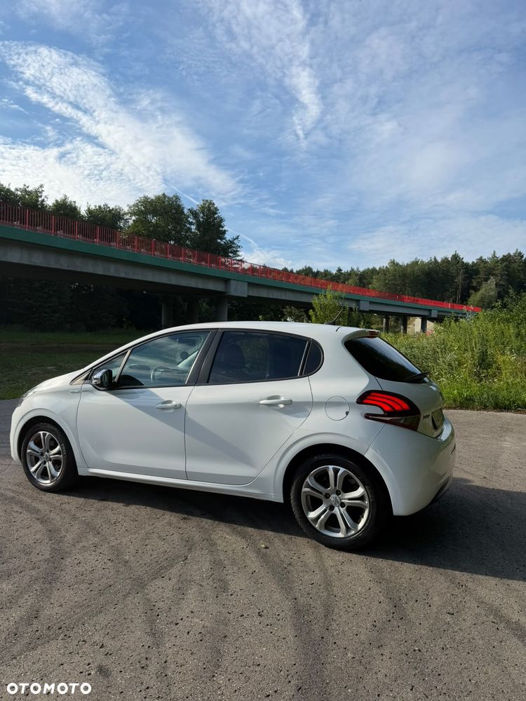 Peugeot 208 1.2 PureTech GPF Signature S&S - 6