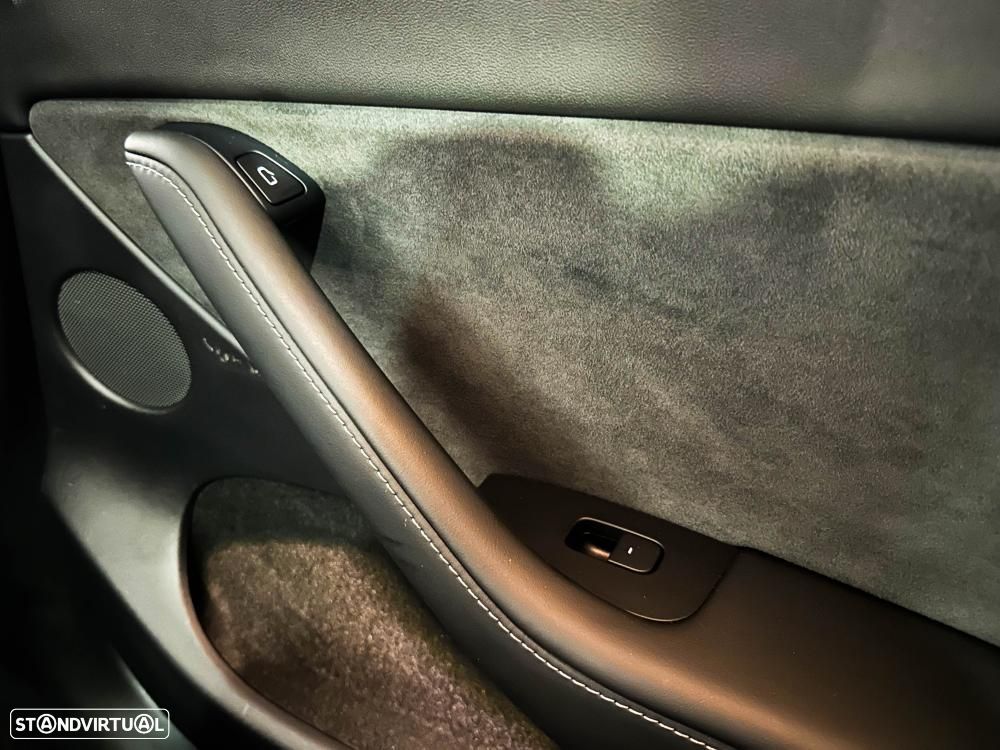 Tesla Model Y Long Range Dual Motor AWD - 28