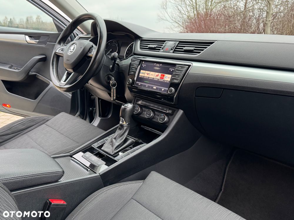 Skoda Superb 2.0 TDI DSG Premium Edition - 33