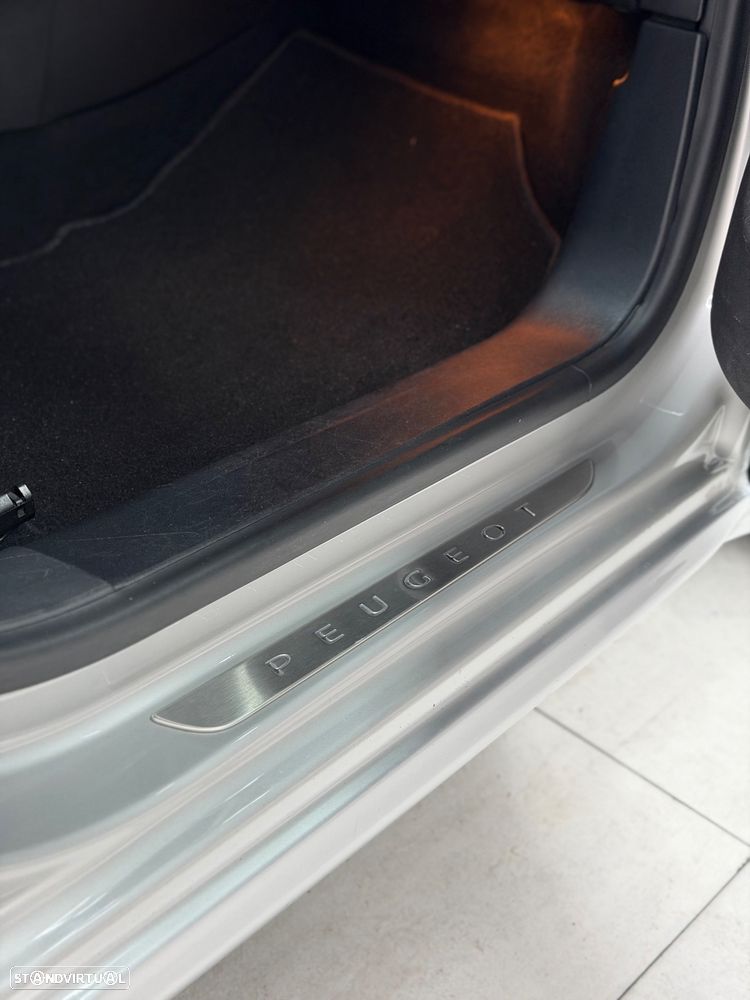 Peugeot 208 1.2 PureTech GT Line EAT6 - 37