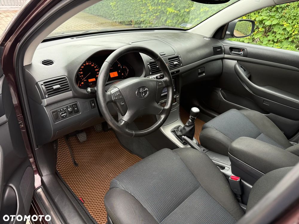 Toyota Avensis 2.0 D-4D - 24