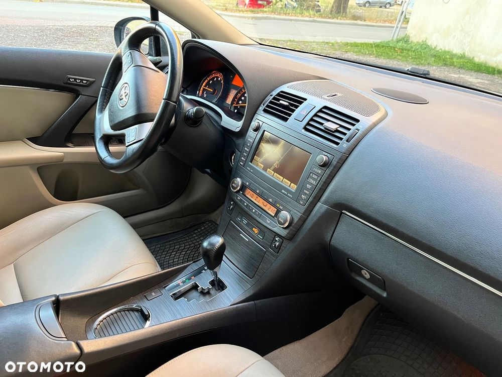 Toyota Avensis - 8