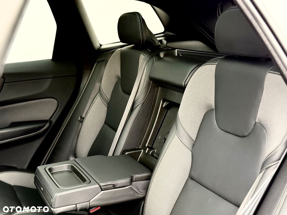 Volvo XC 60 B4 D Geartronic RDesign - 27