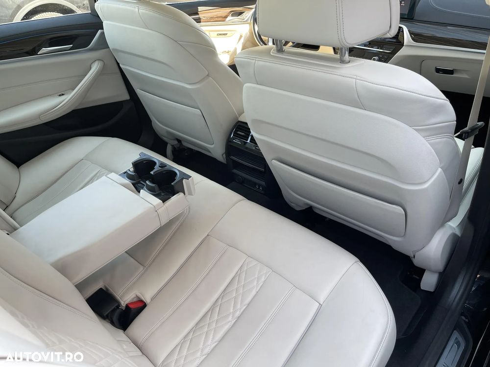 BMW Seria 5 530e Aut. Luxury Line - 13