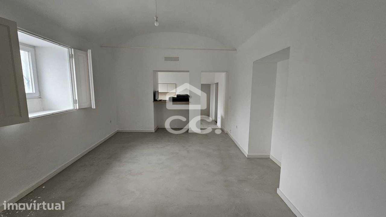 Apartamento t2 para arrendamento, zona do castelo, sem mobiliário - Grande imagem: 4/19