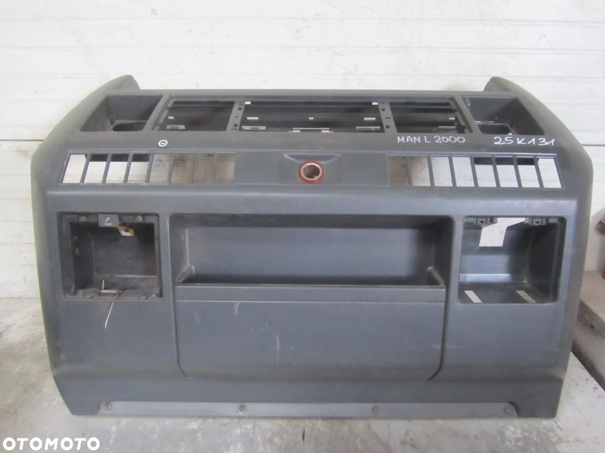Man L2000 panel-konsola środkowa - 1