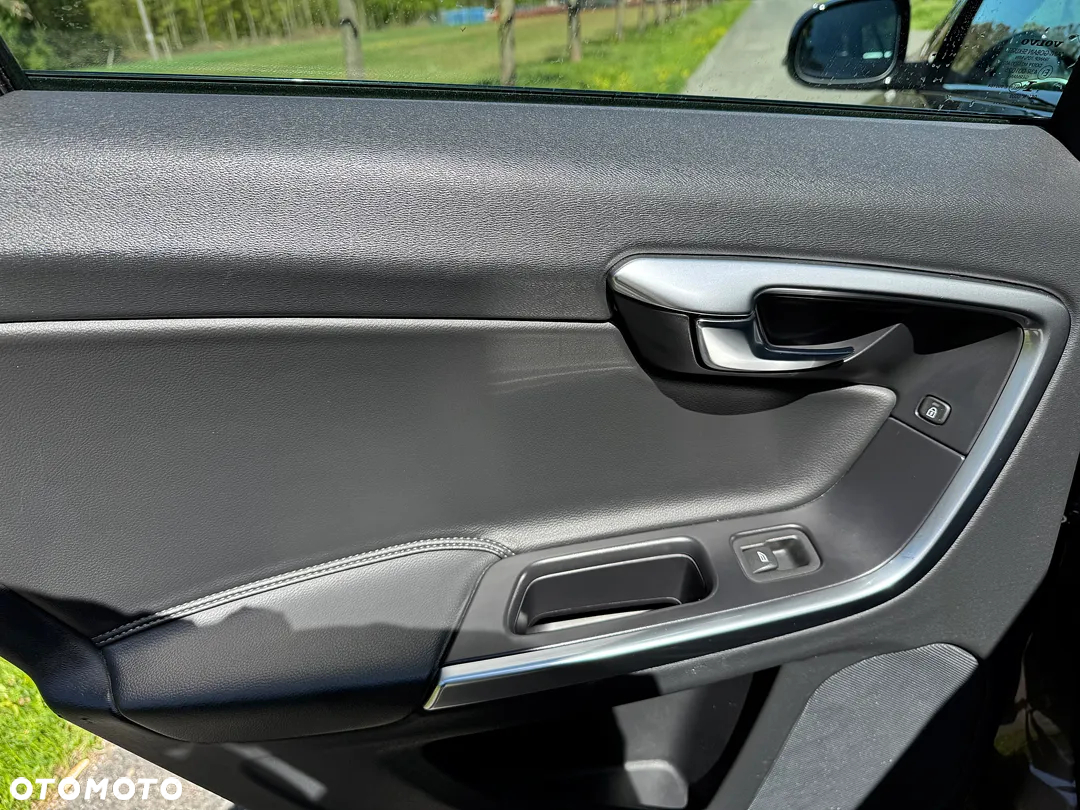 Volvo V60 Cross Country D4 AWD Geartronic Summum - 31