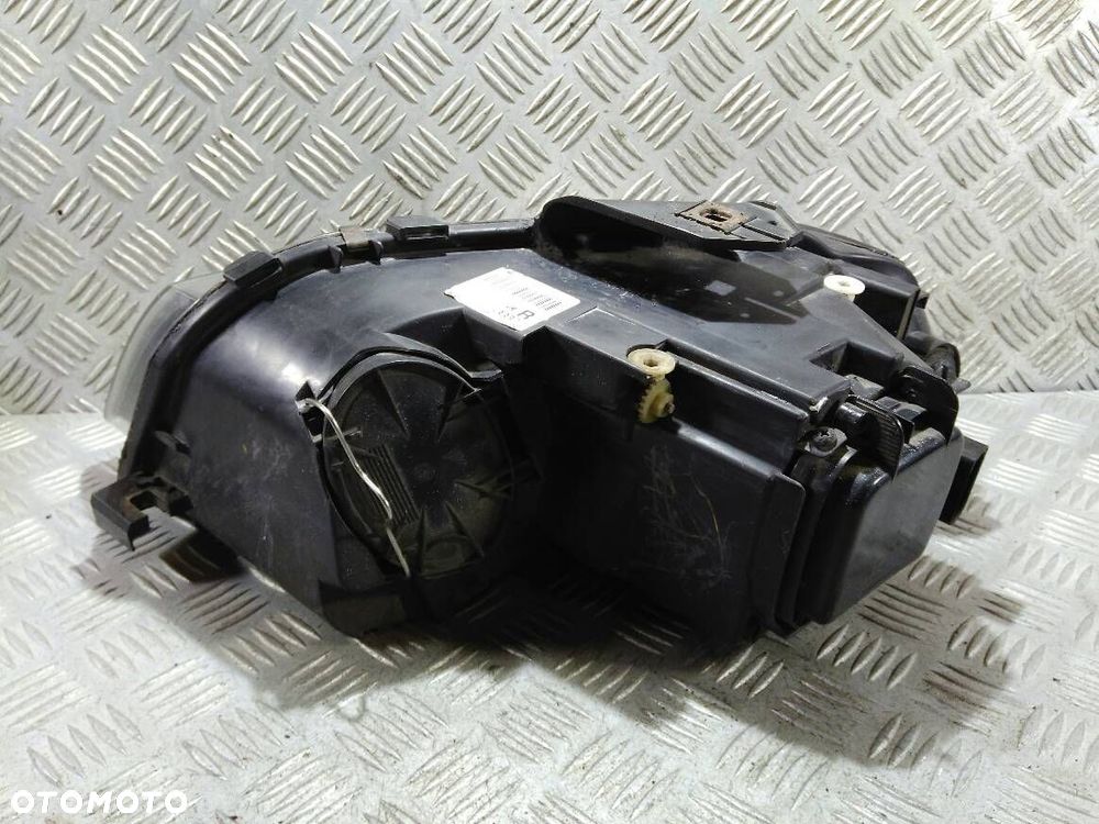 LAMPA PRAWA PRZEDNIA AUDI A3 8P - 2
