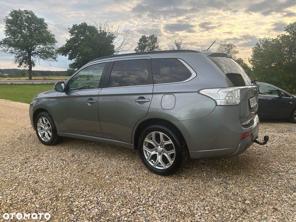 Mitsubishi Outlander Instyle NAVI + - 3