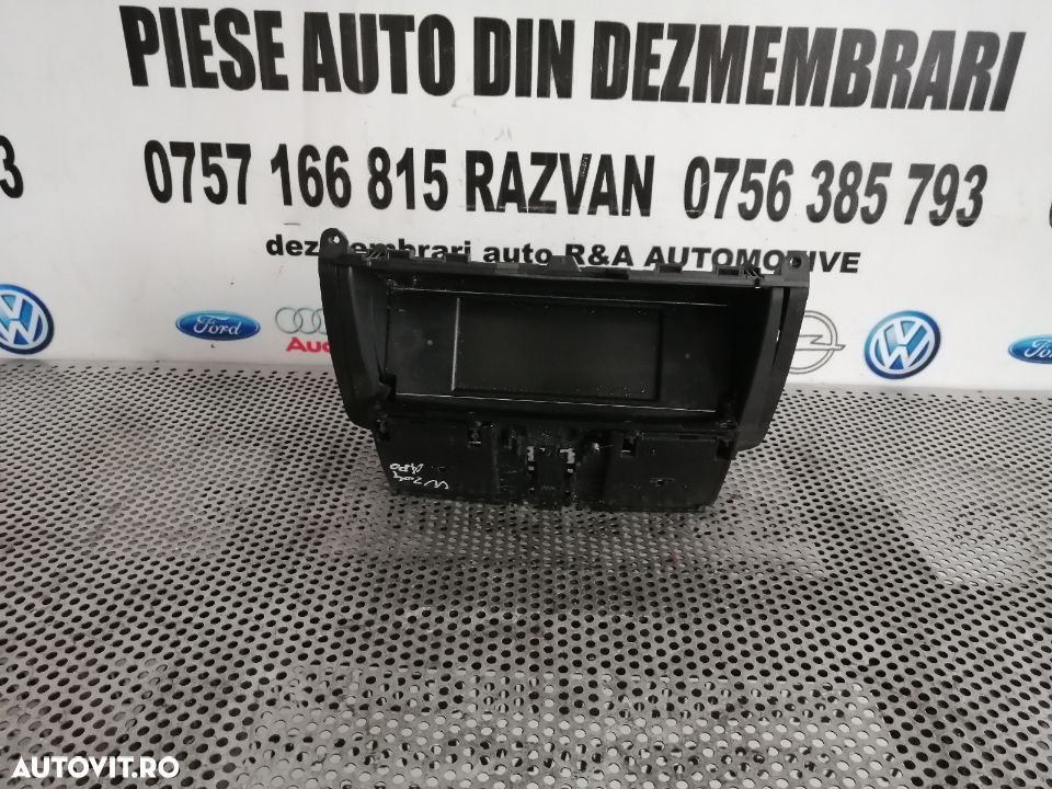 Display Navigatie Mercedes C Class W204 Facelift - 1