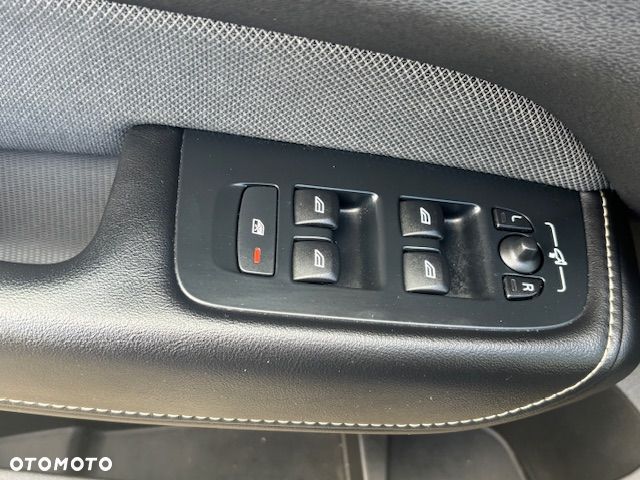Volvo XC 60 B4 D Ultimate Dark - 16